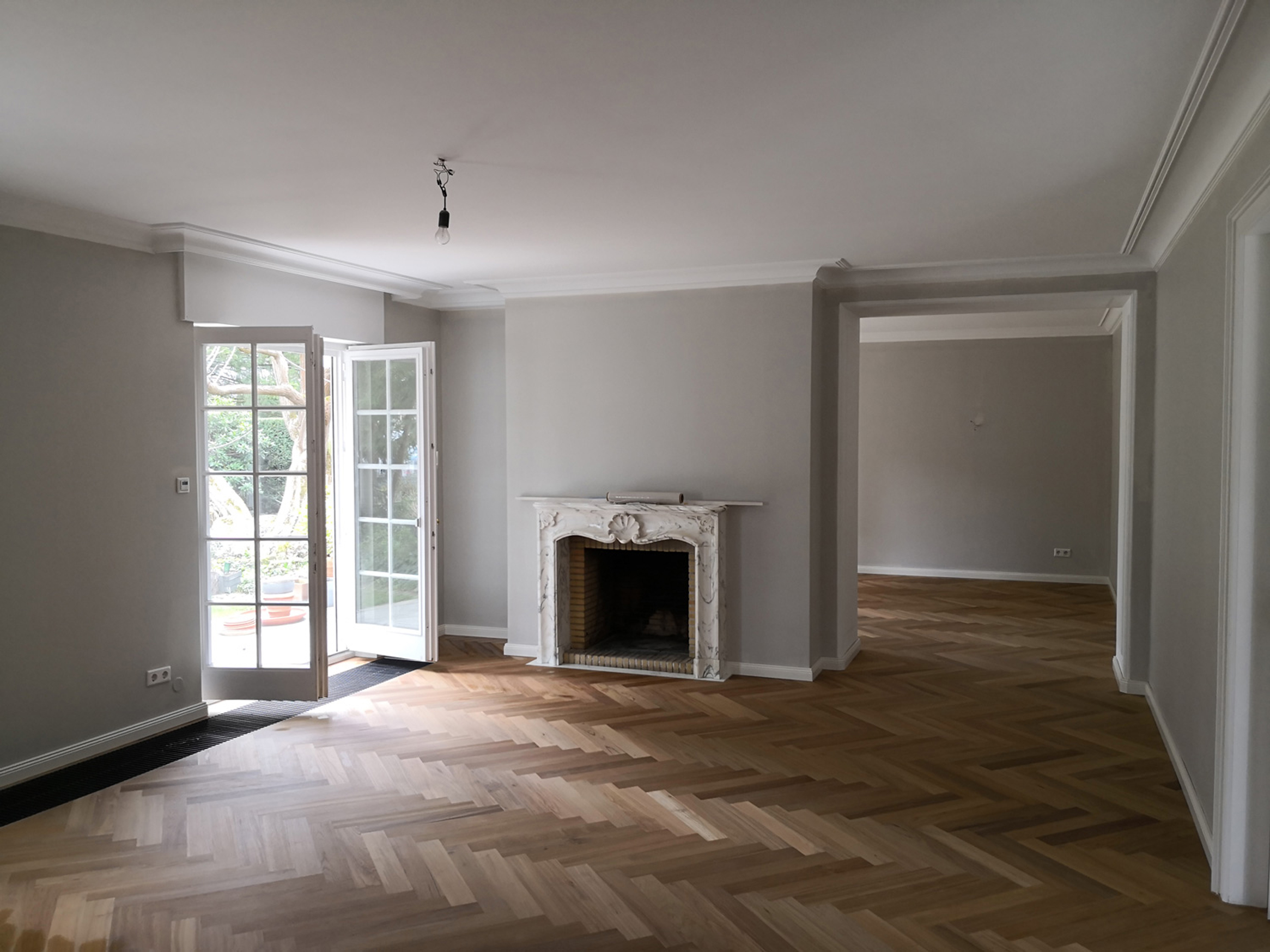 Verlegung von Teakparkett in alter Villa 